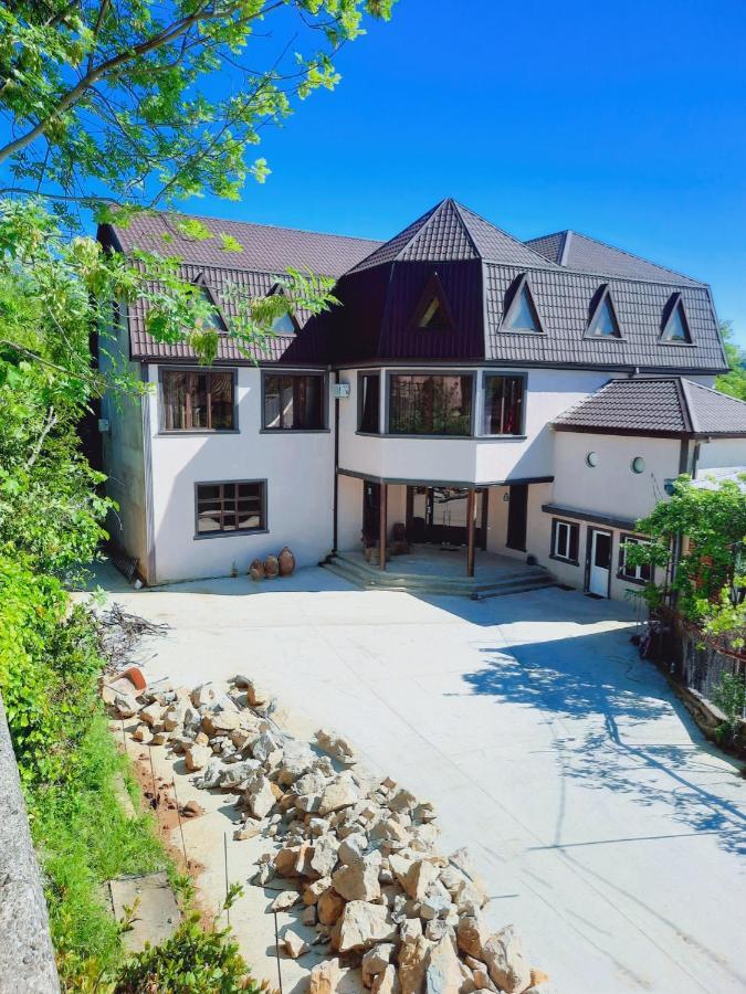 Inaisi Hotel Kutaisi Luaran gambar