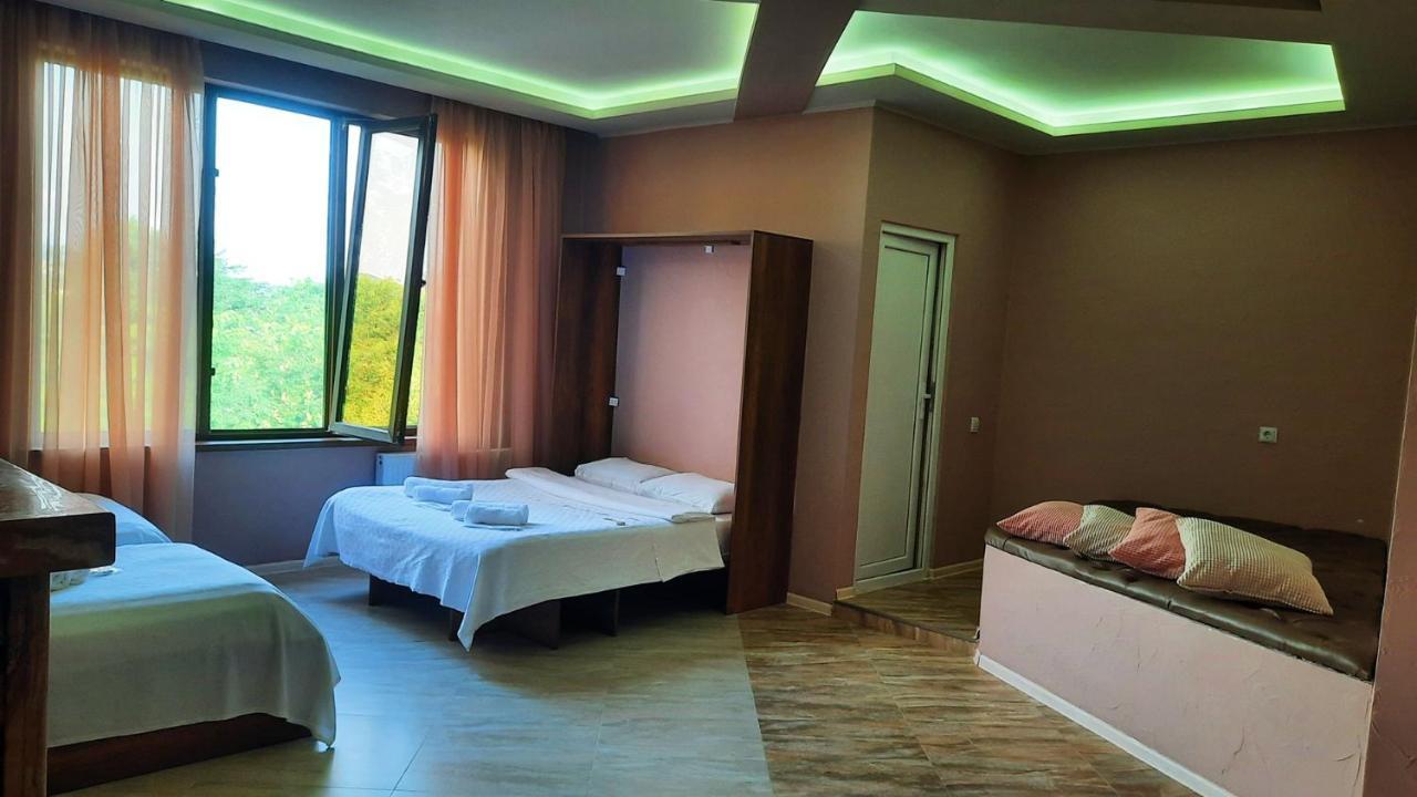 Inaisi Hotel Kutaisi Luaran gambar