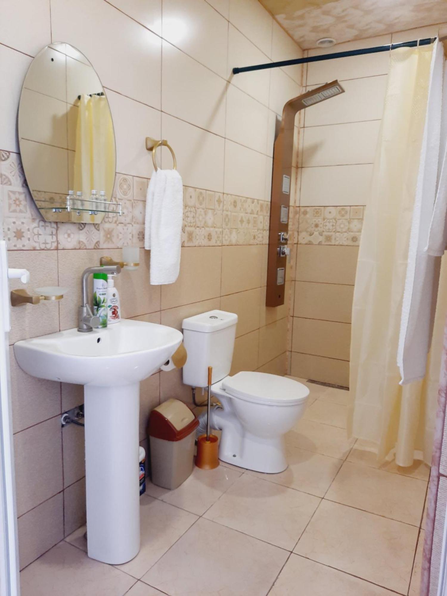 Inaisi Hotel Kutaisi Luaran gambar